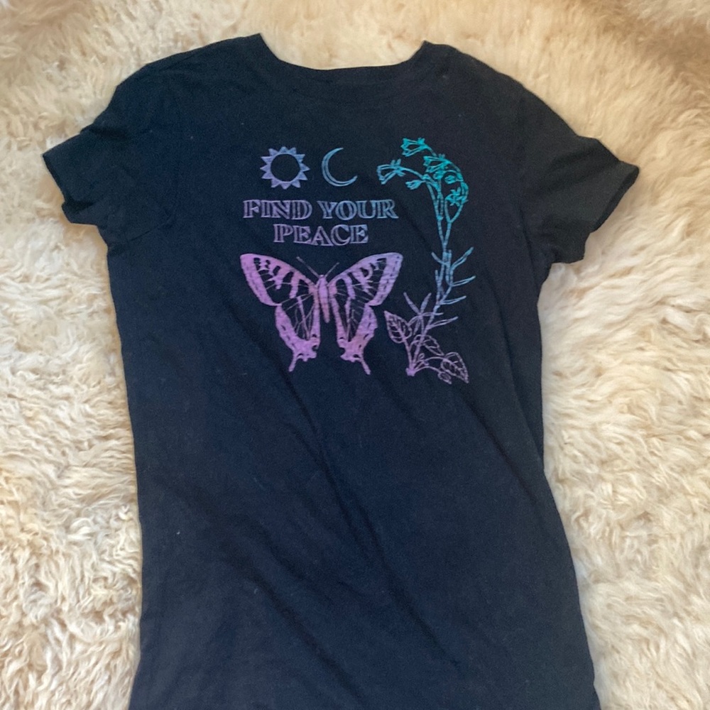 Aeropostal women’s small find your peace butterfly black T-shirt